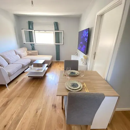 Apartamento μοντέρνο άνετο με ξύλινες λεπτομέρειες!