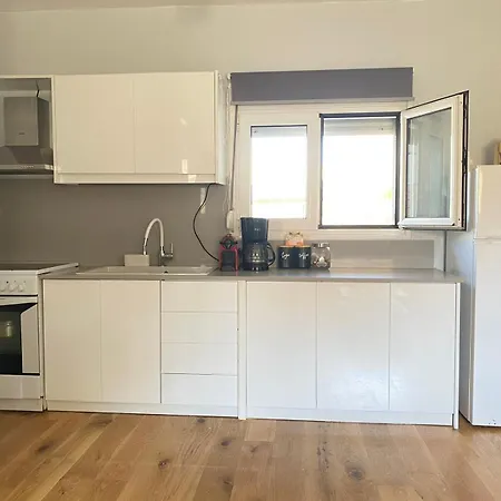 μοντέρνο άνετο με ξύλινες λεπτομέρειες! Apartment *